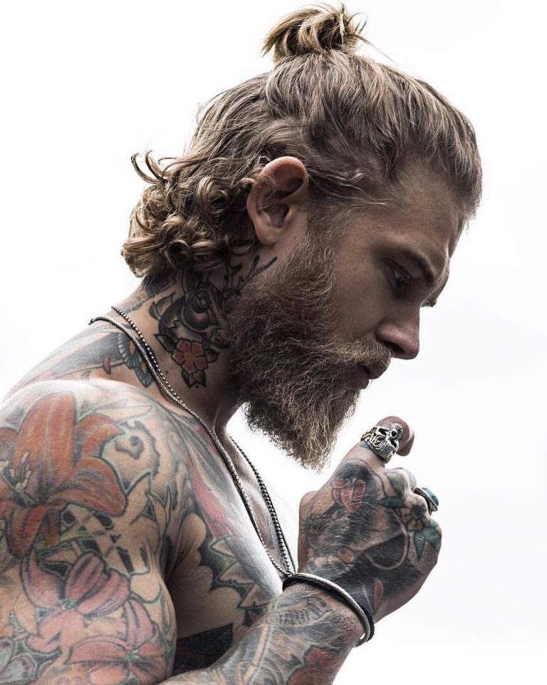 20 Trendy Men’s Hairstyles for Wavy Hair