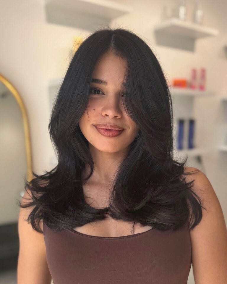 10 Stylish Hairstyles for Medium Length Hair Ladies
